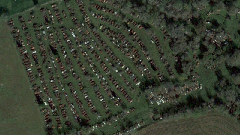 Illustration for article titled Hidden 1,000-vehicle junkyard heading for the crusher?